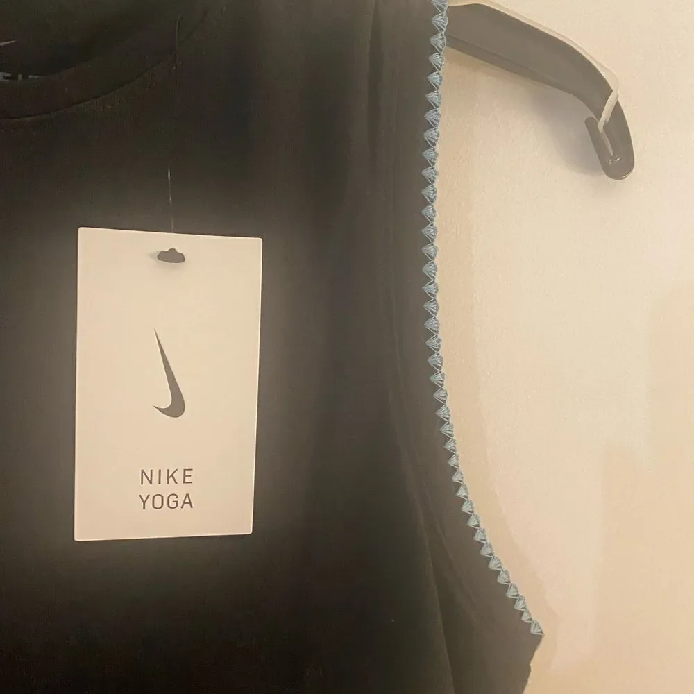 Woman’s Nike Yoga Dri-Fit Top sz XS